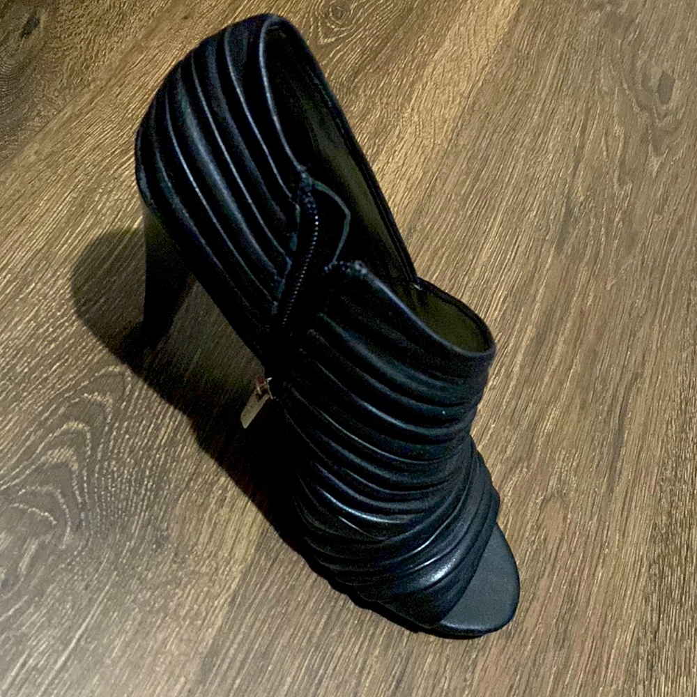 Vince Camuto Bootie/ Pump-  Black Leather Peep Toe size 8.5